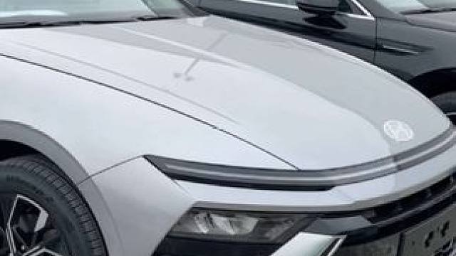 视频最后老司机登场！第十一代索纳塔静态,动态体验  冻的瑟瑟发抖的女司机上路啦#手握方向盘的女孩子 