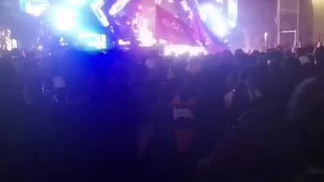 #音乐节现场感染力太强了 #演出现场嗨翻全场 #人山人海太热闹了 #巴适的新风音乐节来了