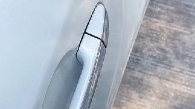 汽车开久了，就会出现车门开关太重，天窗座椅滑轨卡顿异响，记得备上 #润滑脂 #定期保养润滑 #汽车好