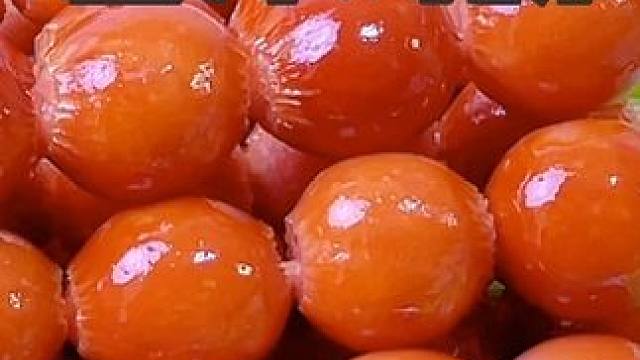 今天做了秘制烟熏小烤肠，肉乎乎的咬一口还爆浆的那种