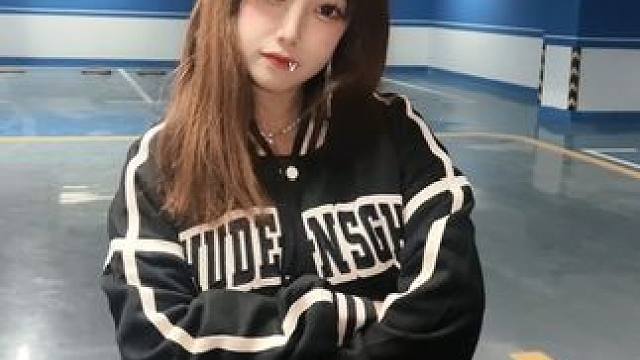 #女大学生 #地下停车场 他们说跳了呱呱呱，考试才能顶呱呱#瞎跳跳 #呱呱呱舞