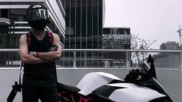 还不快上车
#机车男友