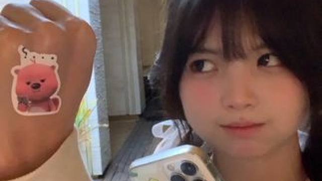 把草莓糯米糍贴手上不后悔#天蝎巨蟹 #恋爱日常 #草莓糯米糍