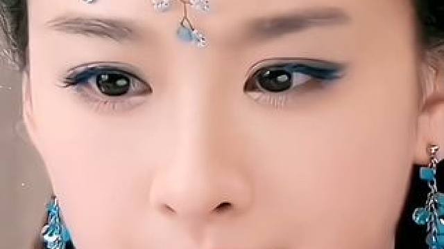 姐姐也曾惊艳过一个时代，可惜拍一部戏压一部戏，一度想放弃演员这个事业