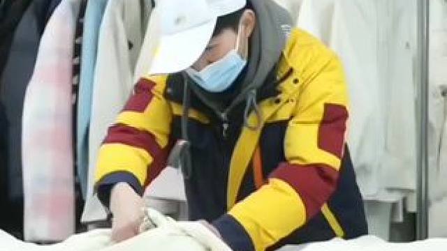 足不出户就能洗衣服了，在徕洗生活洗衣他家59就能任洗2件，羽绒服啊鞋呀，不好洗的都能洗，快递小哥直接