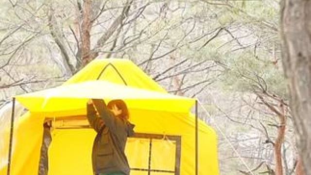 雨雪中一人搭帐篷露营！#户外露营 #户外 #户外用品 #露营⛺ #解压