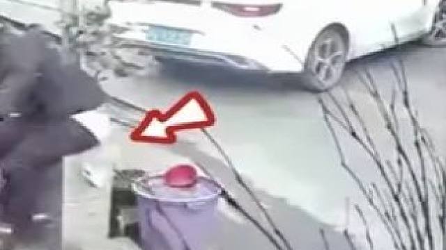 盘点奇葩车祸现场合集，油门当刹车，新车变旧车 #奇葩车祸 #车祸瞬间 #危险瞬间惊魂一刻 #油门当刹