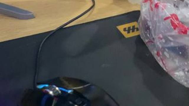 随口吃个葡萄都发现成双成对的，我把它放生了#快乐就这么简单 #做个快乐的小盆友 #憨憨日常