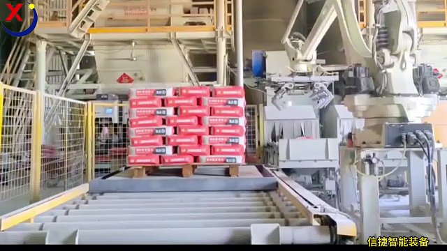 双抓手码垛机器人饲料肥料码垛机小米大米码垛机器人工作现场