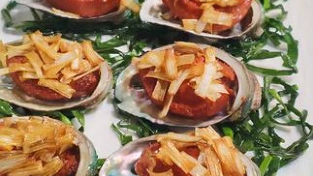 那时候你把书堆的很高，你以为挡住了老师，其实挡住的是你的未来。还有比苦瓜更苦的吗?谁的人生没有遗憾!