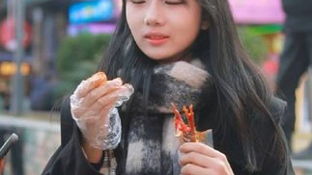 果然现在的大学生对钱没有概念，小姐姐直言1000块钱不多，没钱就会向爸妈开口要！