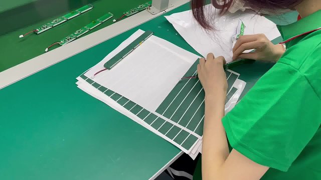 用胶固定NTC，再贴绝缘纸