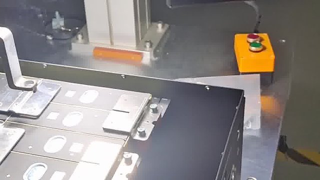 高尔夫球车电池激光点焊