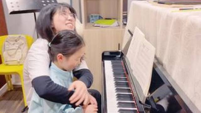 和Amy老师四手联弹的温馨一刻。#四手联弹 #学琴之路 #琴童养成记 #钢琴日常练习