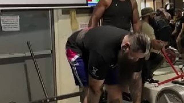 硬拉热身后半程顶髋发力#力量举 #硬拉 #力量训练