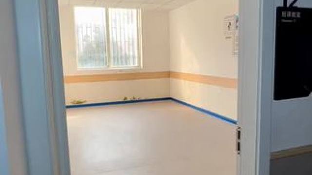 泸州的老板些，裕华大厦优质旺铺，招商出租，交通停车便利，租金不高，位置临街 ，一楼临街面积200平米