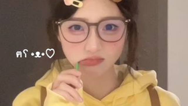 奇怪你爱小狗#浅跳一下 #卫衣 #甜妹