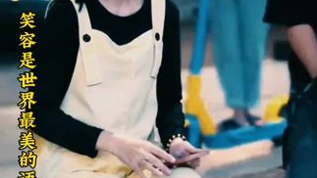 笑容是最美的语言#国外视频分享 #治愈世界治愈你 #外国人真会玩 #实在憋不住就笑出来吧