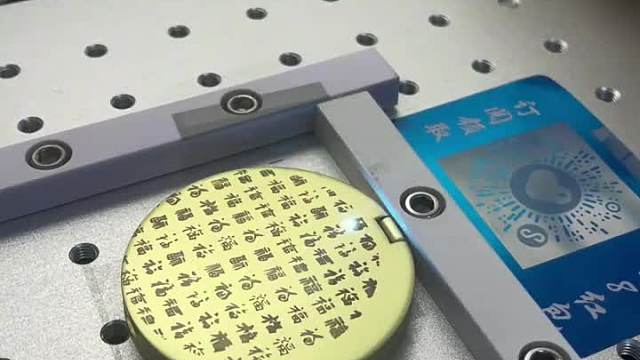 33辣妹品牌化妆镜（金属便携大气）