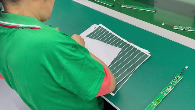 绝缘纸贴在4s聚合物电池上