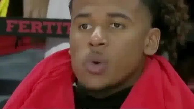 杰伦格林还是坐在老板费尔蒂塔旁边看的比赛