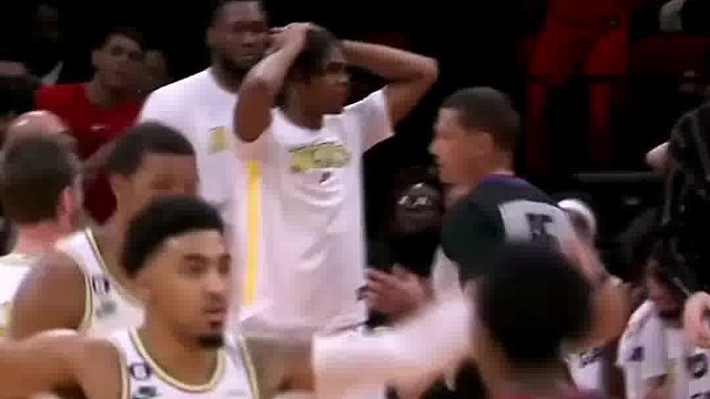 为什么要惹这支火箭队呢？比赛第三节发生冲突时火箭落后16分，冲突过后火箭用一节半时间完成22分大逆转