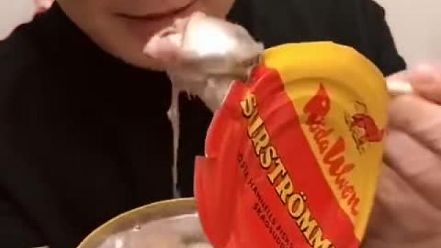 鲱鱼罐头不是很臭，呕，就是，呕。。。