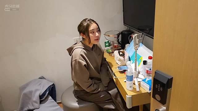 酷哥深夜查房女主播