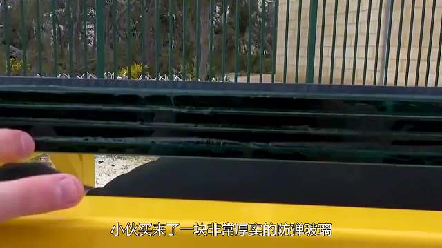 重达4吨的铁球撞击力有多可怕？砸中汽车后，看汽车下场便知