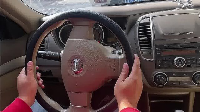 在等红绿灯的时候最怕后面有大货车 #汽车知识  #驾驶