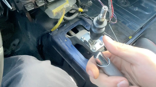 漂移过程手刹卡死怎么办？自己DIY！