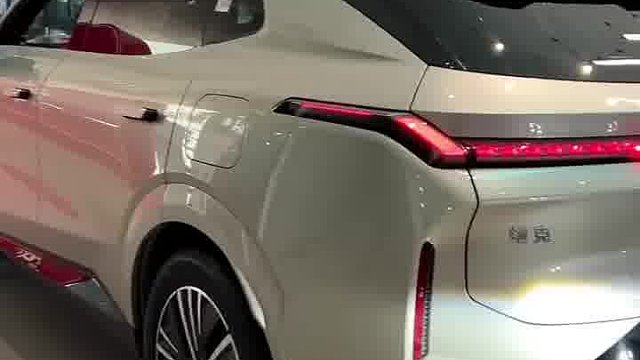 领克08姿态太帅了