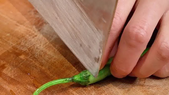 龙厂长特色菜品青椒虾滑的制作方法分享