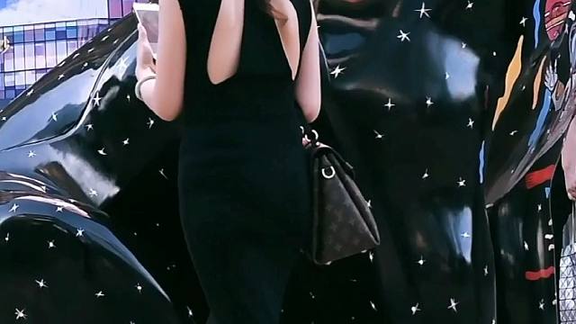 超高的粗跟凉鞋