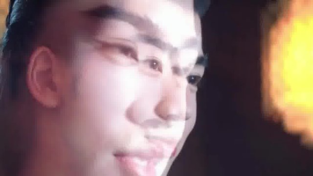 弟弟发现哥哥塞给他武功秘籍