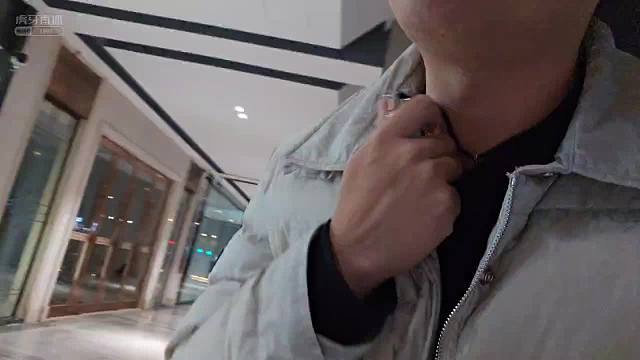 酷哥向女嘉宾展示自己祖传翡翠！