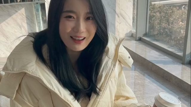 抢我咖啡的小妹妹没想法到竟然是我的新女秘书