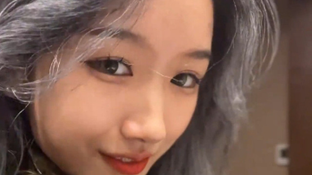 一次性紫色染色发泥，让你的发色不在低调！一镜到底带大家看看效果~过年要给自己来点改变咯！