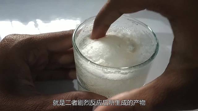 泡过的鸡蛋可以弹起来，这是什么原理？