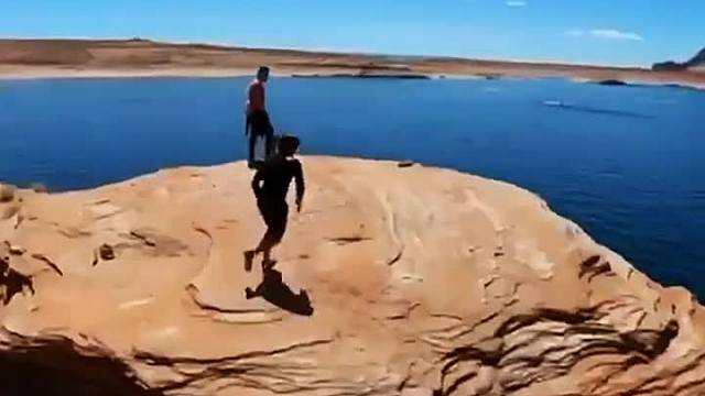 我爱了整个宇宙，只为跟你碰头。