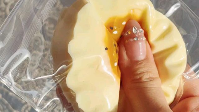 随手拍 爆浆奶油蛋黄酥！