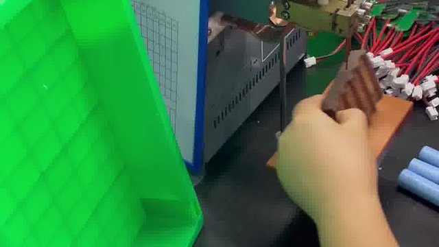 用夹具点焊3s 18650电池