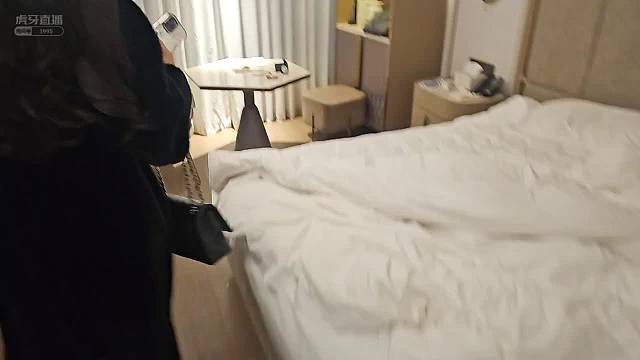 酷哥竟在酒店偶遇美女？