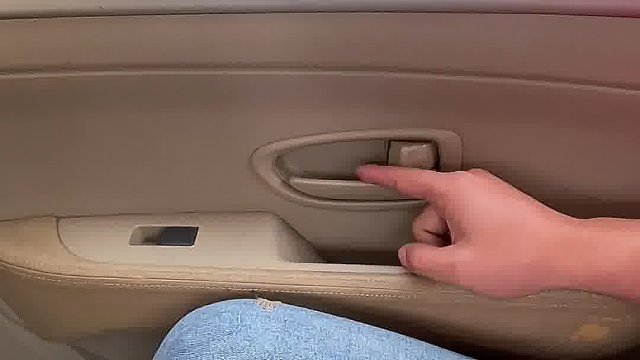 车门打不开你还去修理厂送钱吗,我教你一招 #汽车知识