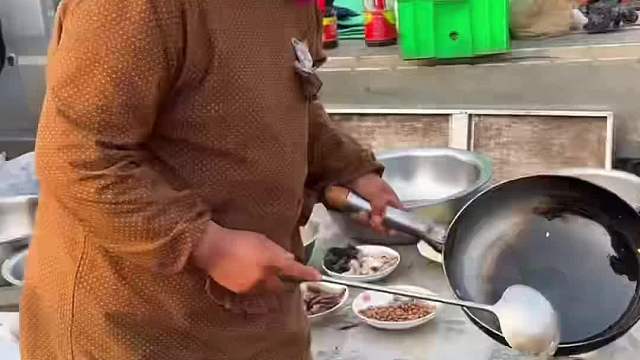 山东大集的人间烟火，一百元大挑战：大集全猪宴