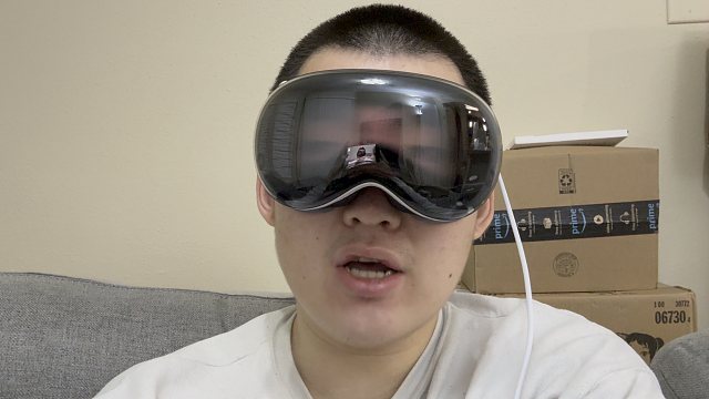 头号玩家终于实现了！！！Vision Pro超级科幻的大眼睛外屏！！！