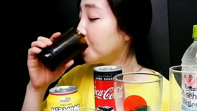 家长们要做好辅导，尽量让孩子远离这三种零食