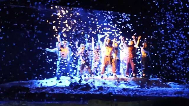 【带字幕】只有河南-戏剧幻城：李家村剧场老人上山一幕，太震撼了！