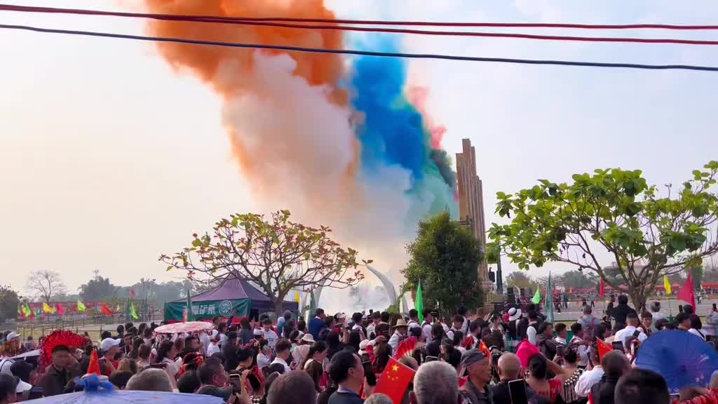 这个视频告诉你云南人有多重视他们的民族节日#目瑙纵歌节 #少数民族节日 #景颇族 #云南人的快乐 