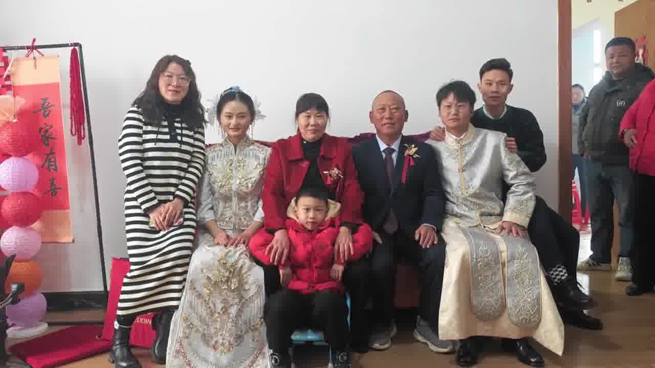 拍合照的突然一个插兜的出现了#那年我双手插兜不知道什么叫做对手 #新婚现场